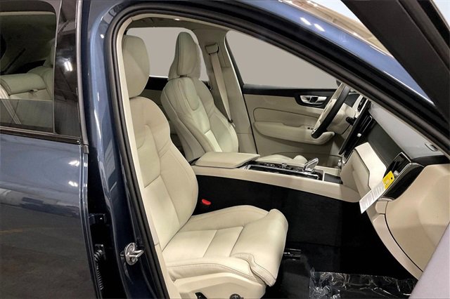New 2026 Volvo XC60 B5 Ultra w/ Protection Package Premier image 11
