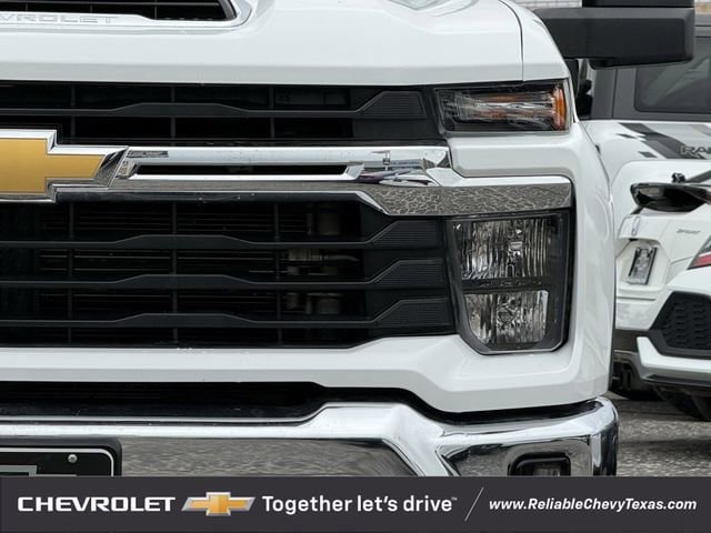 Used 2025 Chevrolet Silverado 2500 LT AWD/4WD image 4