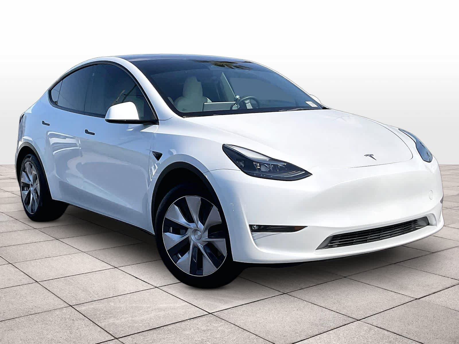 Used 2023 Tesla Model Y Long Range AWD/4WD image 2
