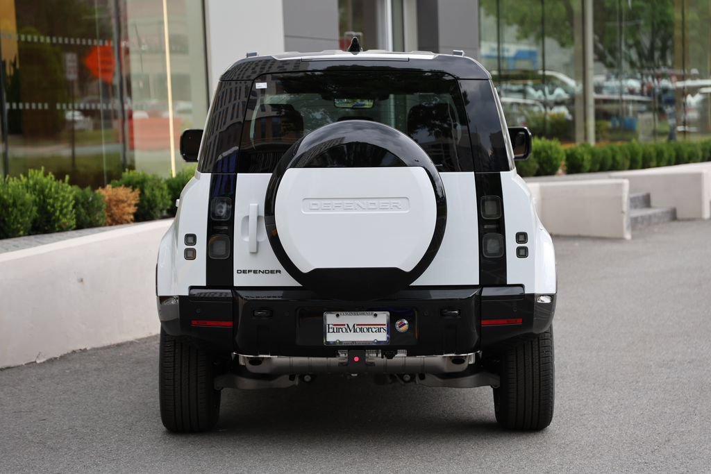 New 2026 Land Rover Defender 110 X-Dynamic SE AWD/4WD image 3