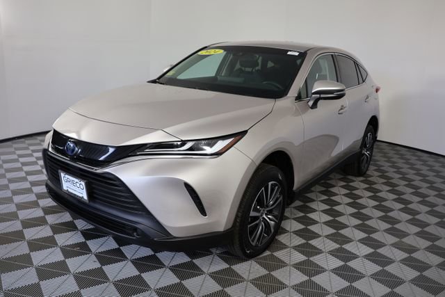 Used 2024 Toyota Venza LE image 3