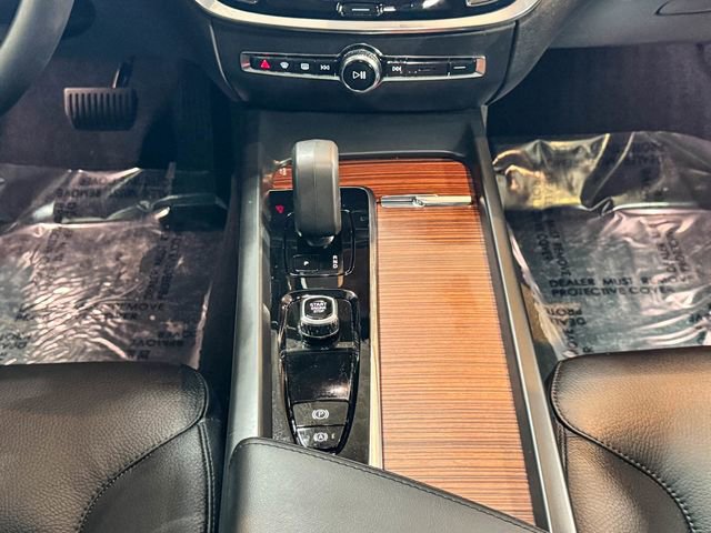 Used 2024 Volvo V60 B5 Cross Country Plus w/ Protection Package Premier image 32