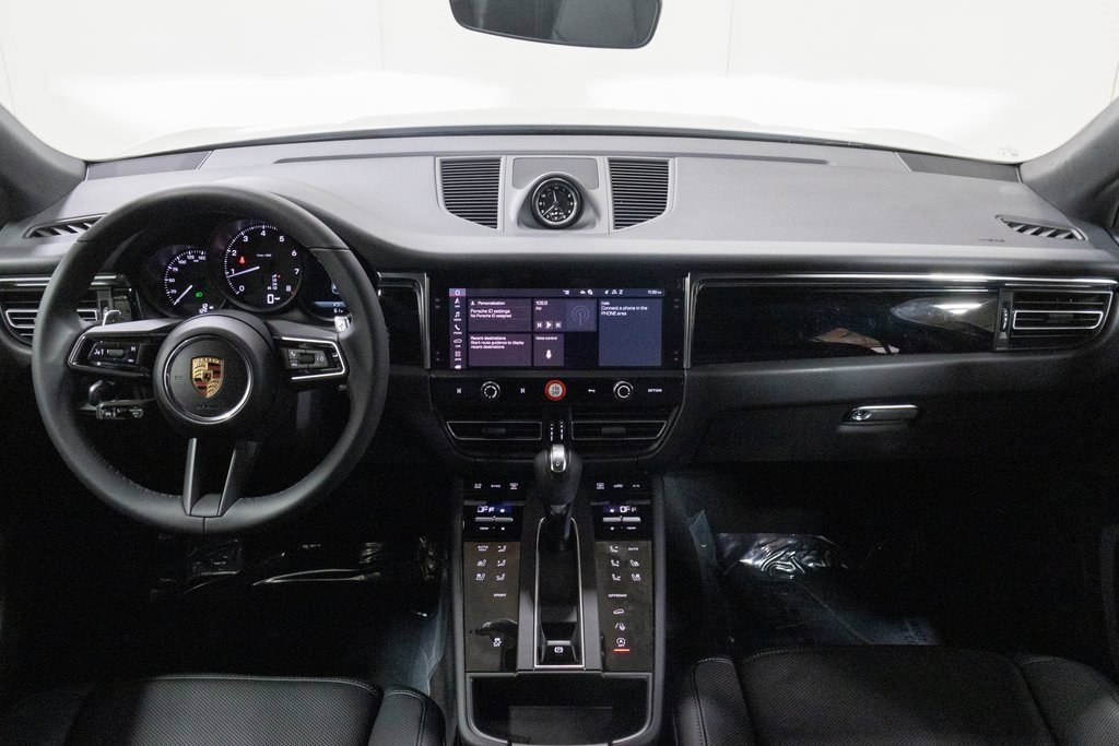 Used 2025 Porsche Macan image 13