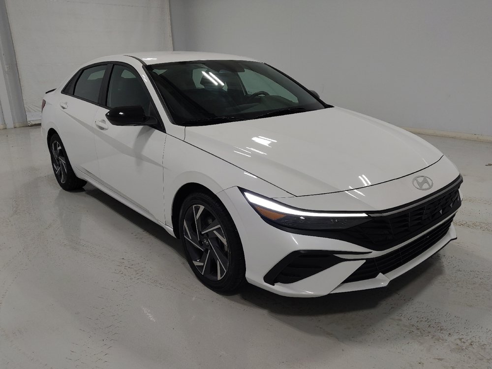 Used 2025 Hyundai Elantra Sport FWD image 13