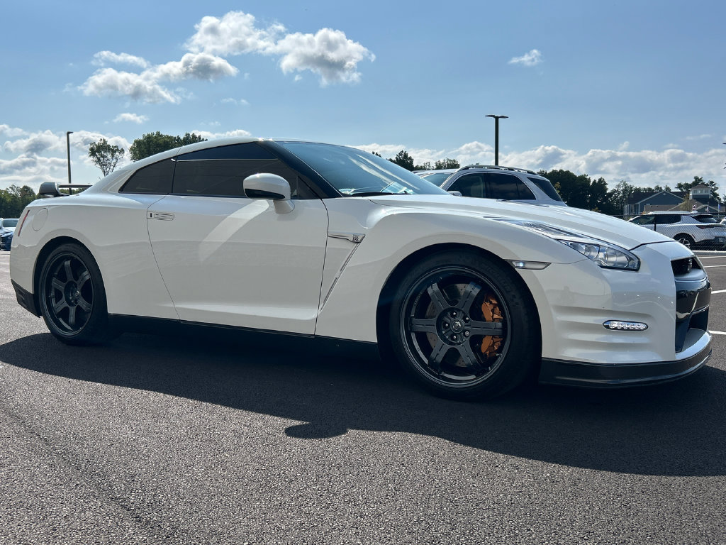 Used 2015 Nissan GT-R Black Edition AWD/4WD image 2
