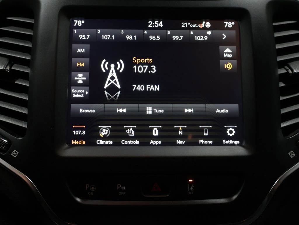 Used 2023 Jeep Cherokee Altitude Lux image 30