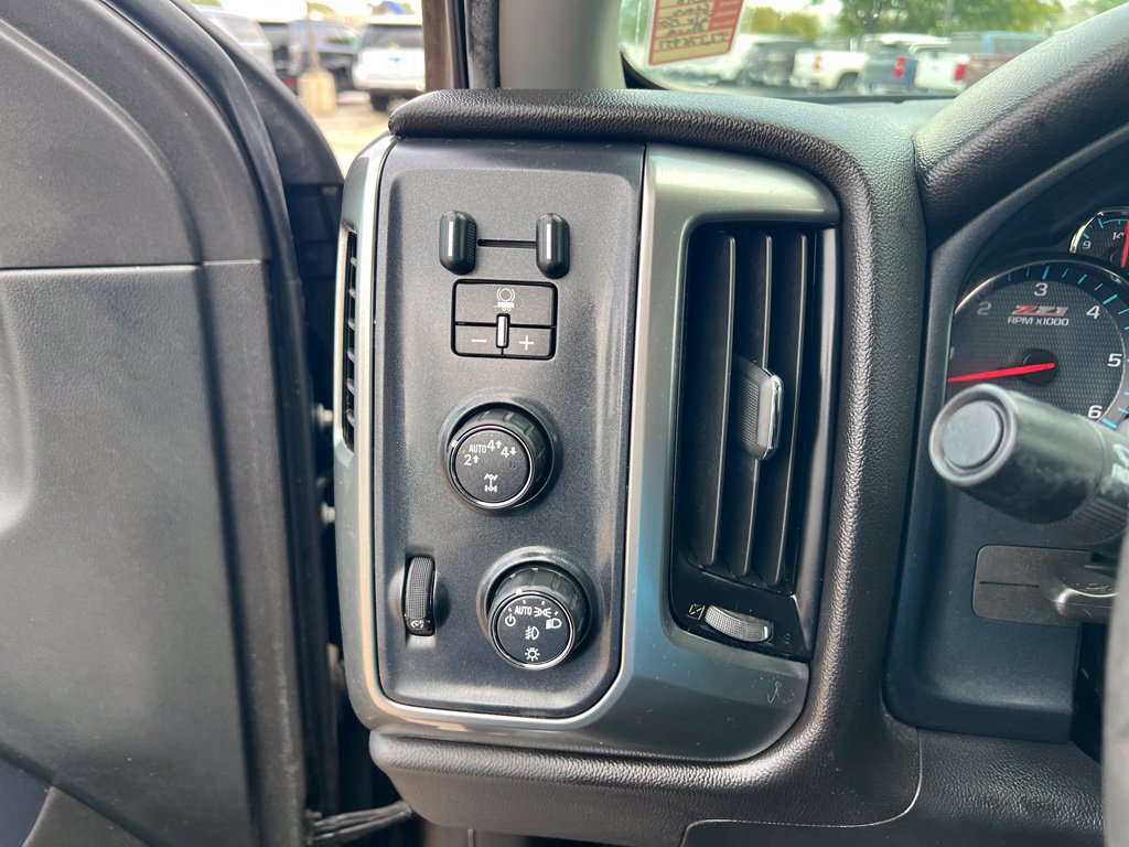 Used 2018 Chevrolet Silverado 1500 LT w/ All Star Edition AWD/4WD image 37