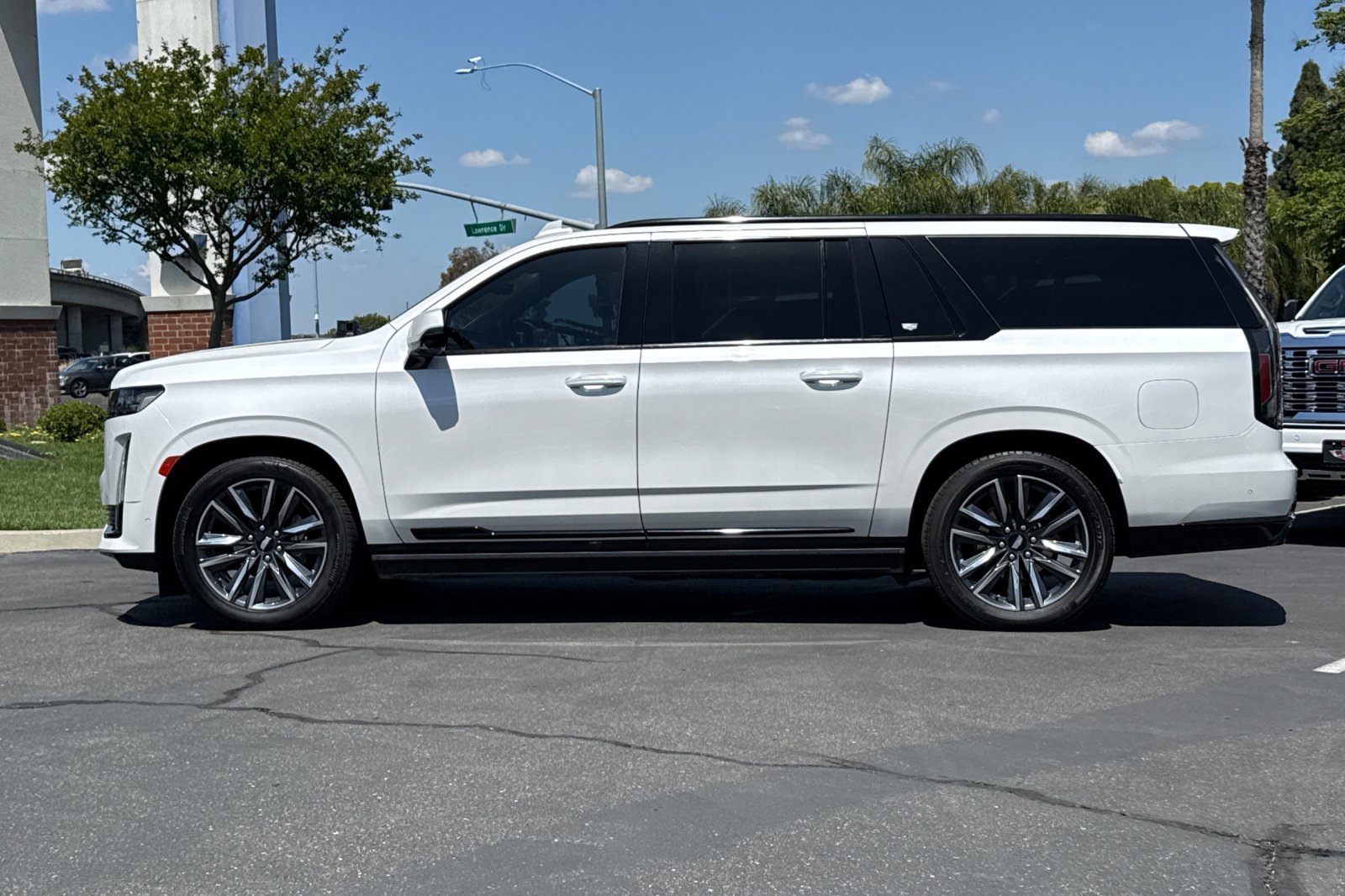 Used 2023 Cadillac Escalade ESV Sport w/ Touring Package AWD/4WD image 8