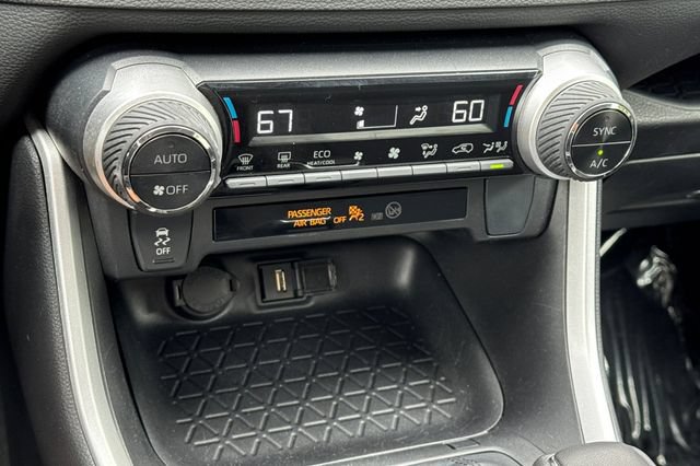 Used 2022 Toyota RAV4 LE AWD/4WD image 23
