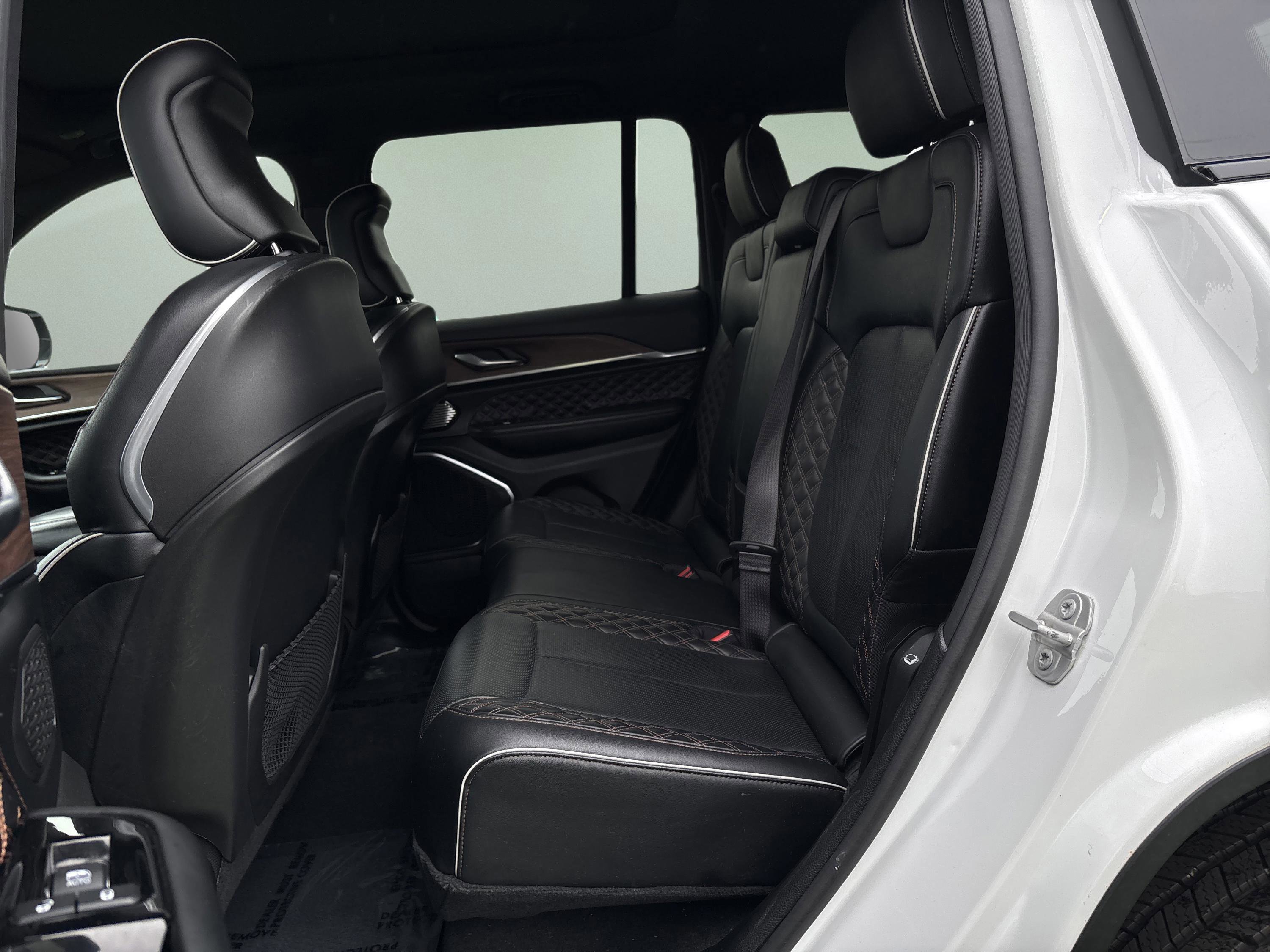 Used 2022 Jeep Grand Cherokee Summit AWD/4WD image 19