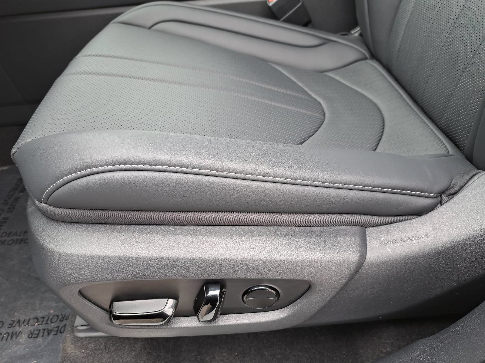 Used 2026 Lexus TX 500h AWD w/ Technology Package image 32