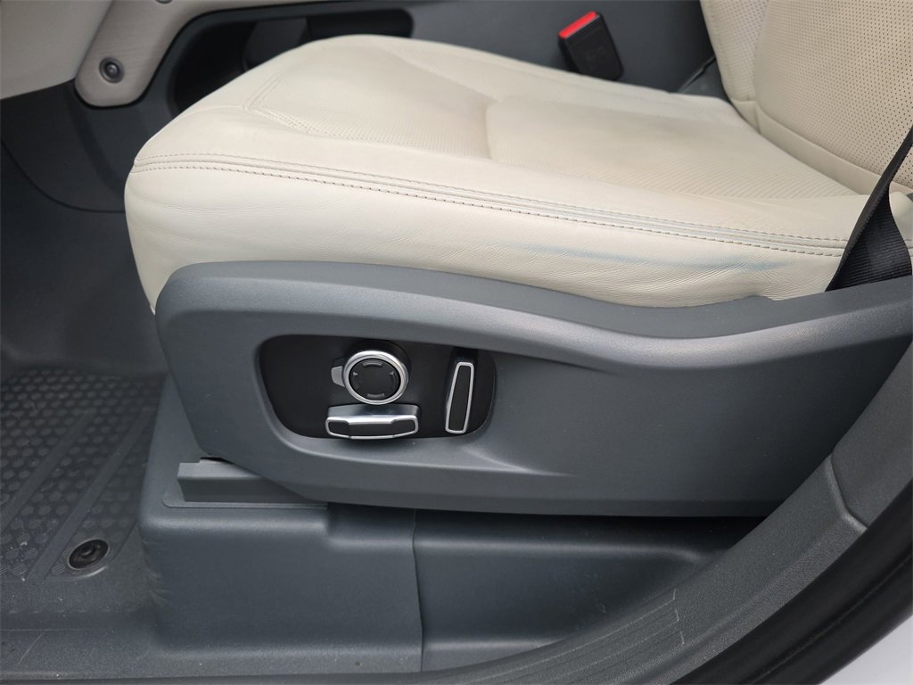 Used 2023 Land Rover Defender 130 First Edition image 31