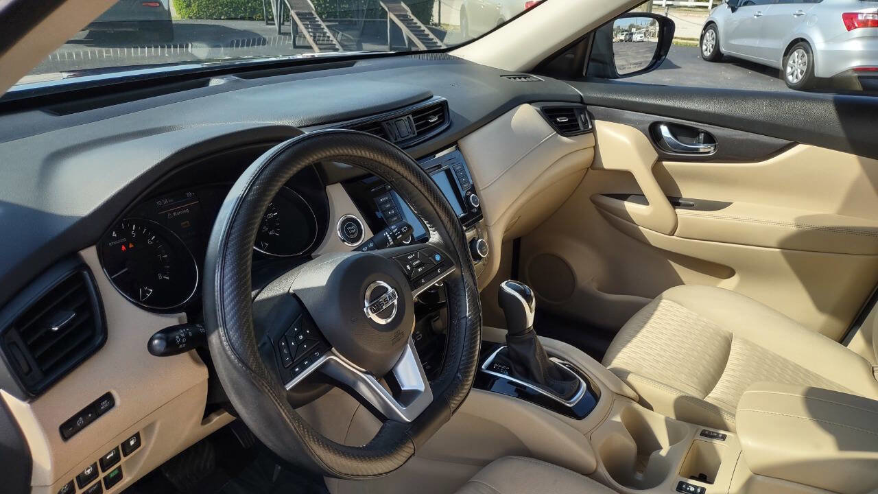 Used 2019 Nissan Rogue SV w/ Premium Package image 17