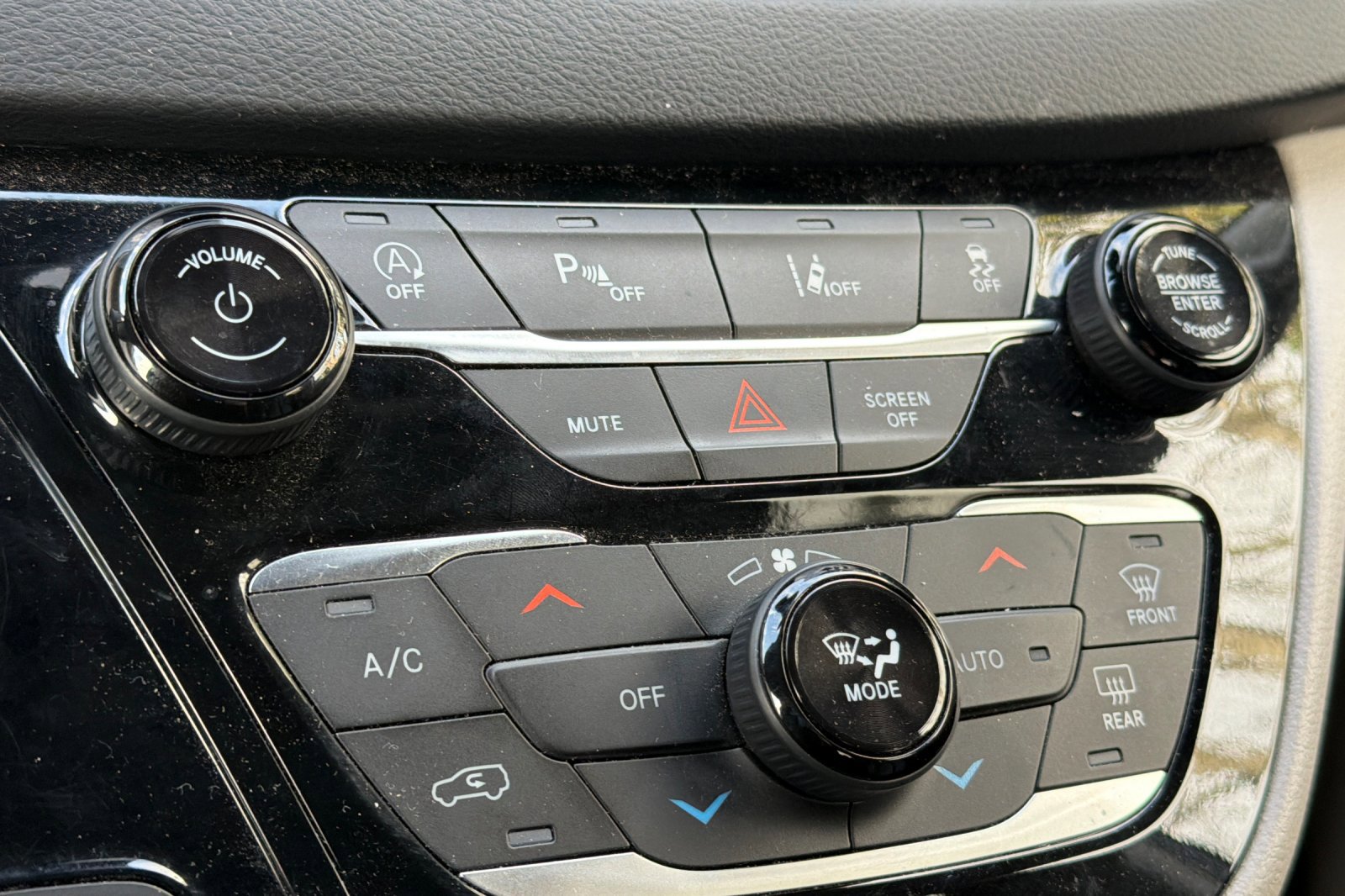 Used 2023 Chrysler Pacifica Touring-L image 20