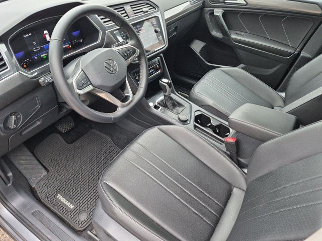 Used 2024 Volkswagen Tiguan SE AWD/4WD image 12
