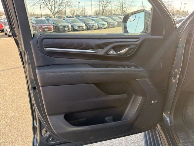 Used 2021 GMC Yukon Denali w/ Denali Premium Package image 9