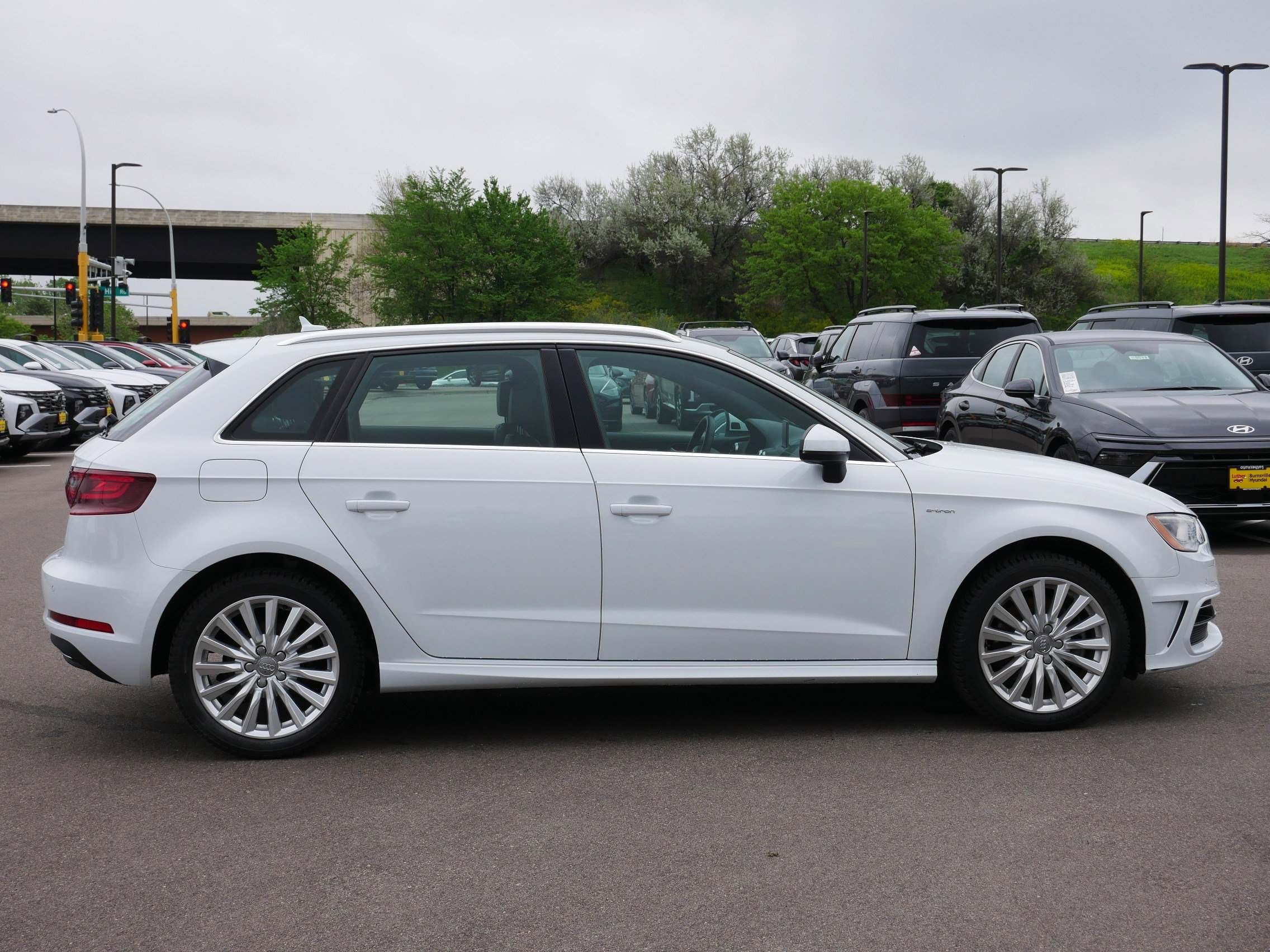 Used 2016 Audi A3 e-tron Premium Plus w/ Premium Plus Package FWD image 8