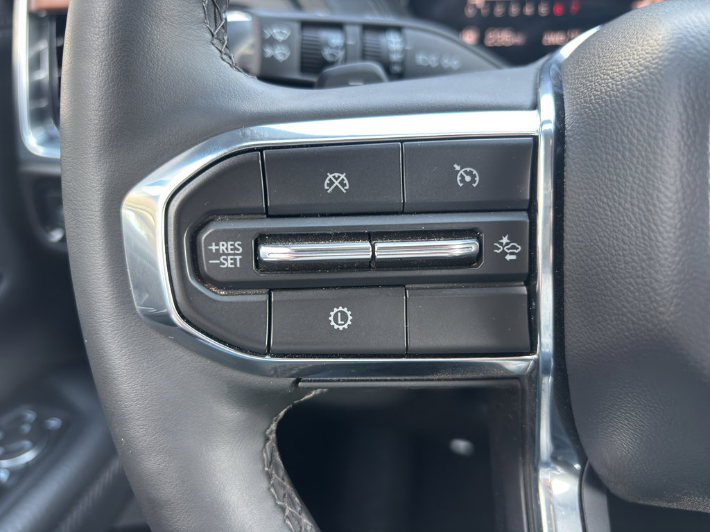 Used 2025 GMC Yukon XL Denali AWD/4WD image 16