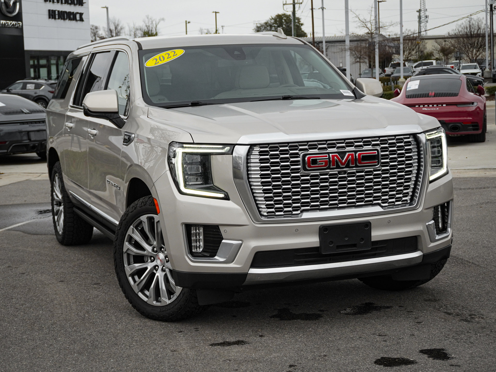 Used 2022 GMC Yukon XL Denali image 2