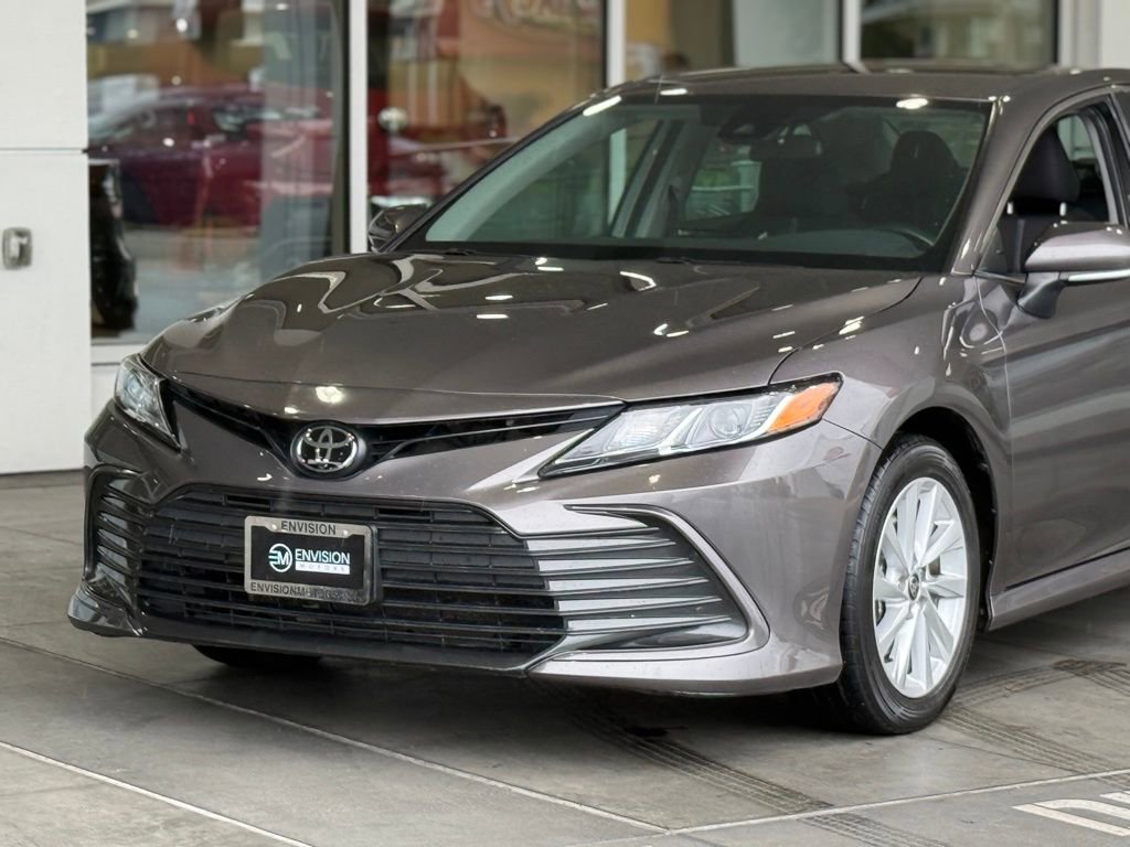 Used 2024 Toyota Camry LE image 3