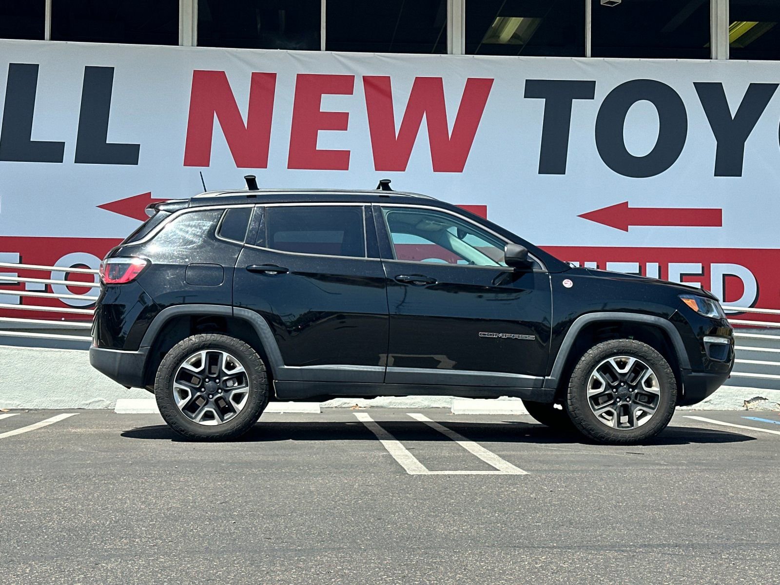 Used 2018 Jeep Compass Trailhawk w/ Leather Interior Group AWD/4WD image 6