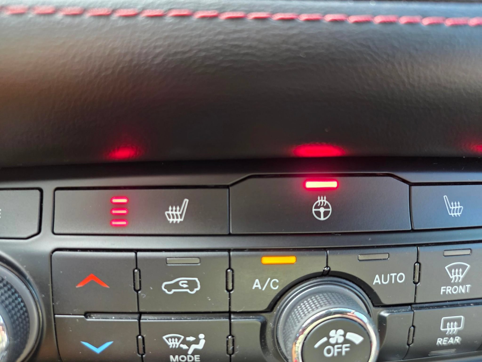 Used 2021 Dodge Durango R/T w/ Blacktop Package AWD/4WD image 17