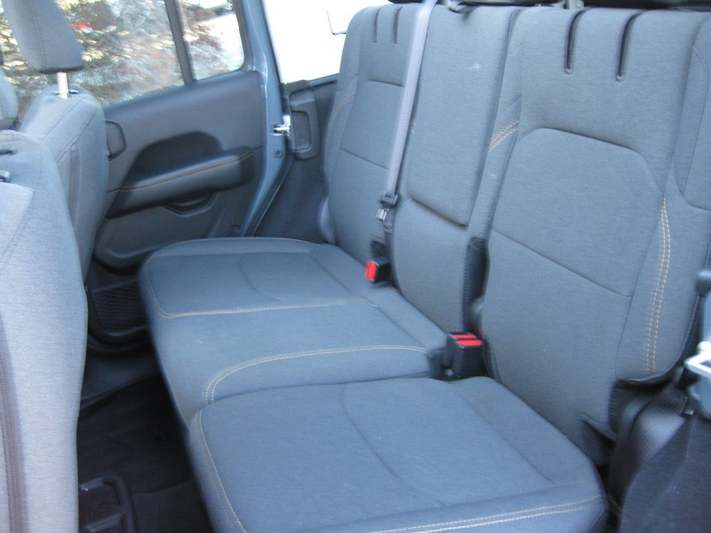 Used 2025 Jeep Wrangler Unlimited Sahara w/ Safety Group image 34