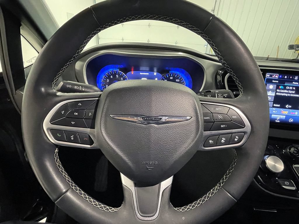 Used 2025 Chrysler Pacifica Select FWD image 34
