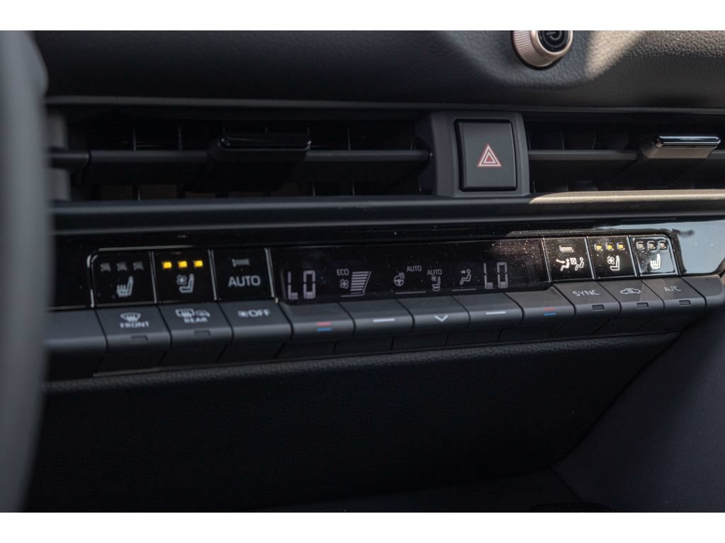 Used 2025 Toyota Crown Platinum AWD/4WD image 25
