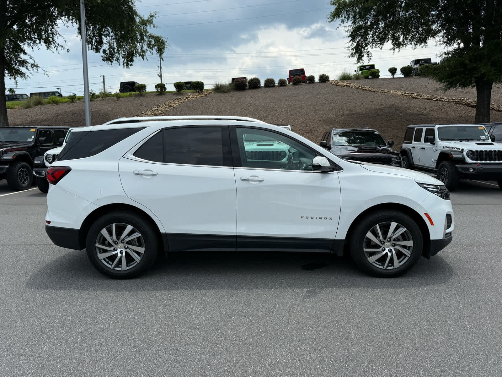 Used 2022 Chevrolet Equinox Premier AWD/4WD image 6