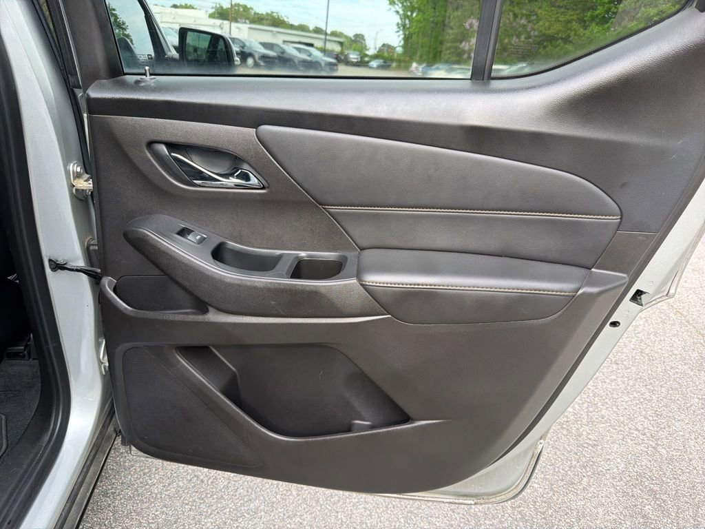 Used 2021 Chevrolet Traverse RS image 27