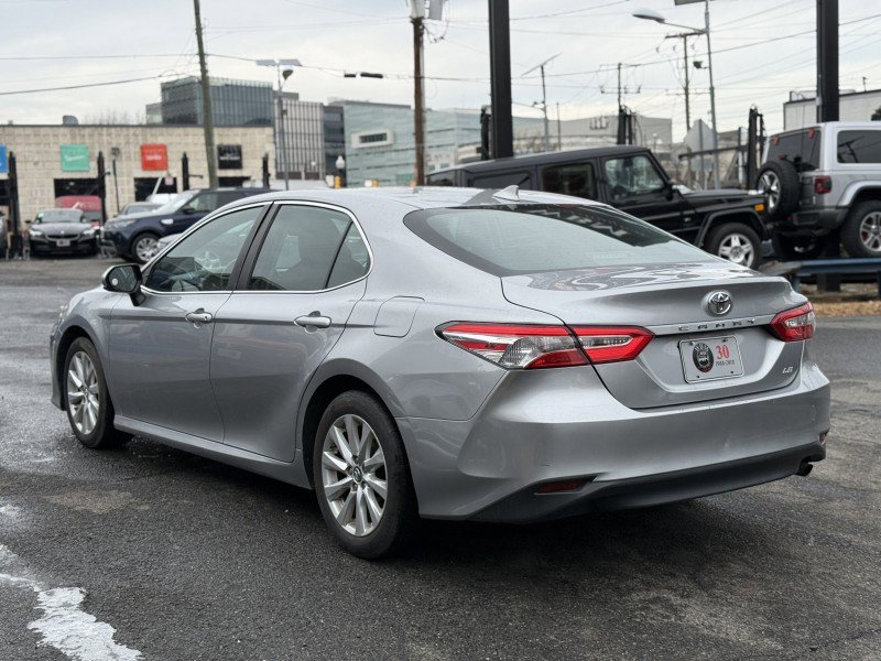 Used 2019 Toyota Camry LE image 5