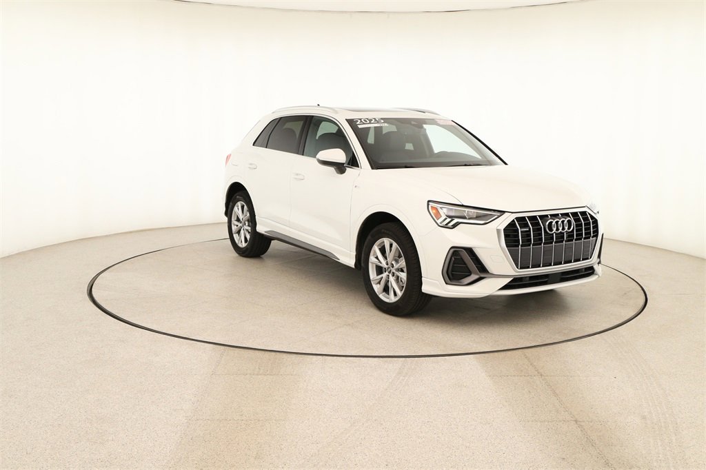 Certified 2025 Audi Q3 2.0T Premium w/ Convenience Package image 10