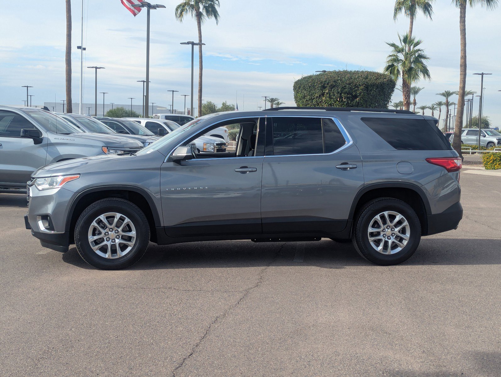 Certified 2021 Chevrolet Traverse LT image 3