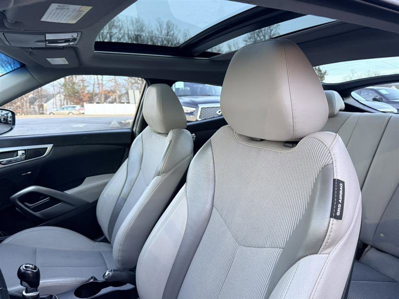 Used 2013 Hyundai Veloster w/ Style Pkg image 22