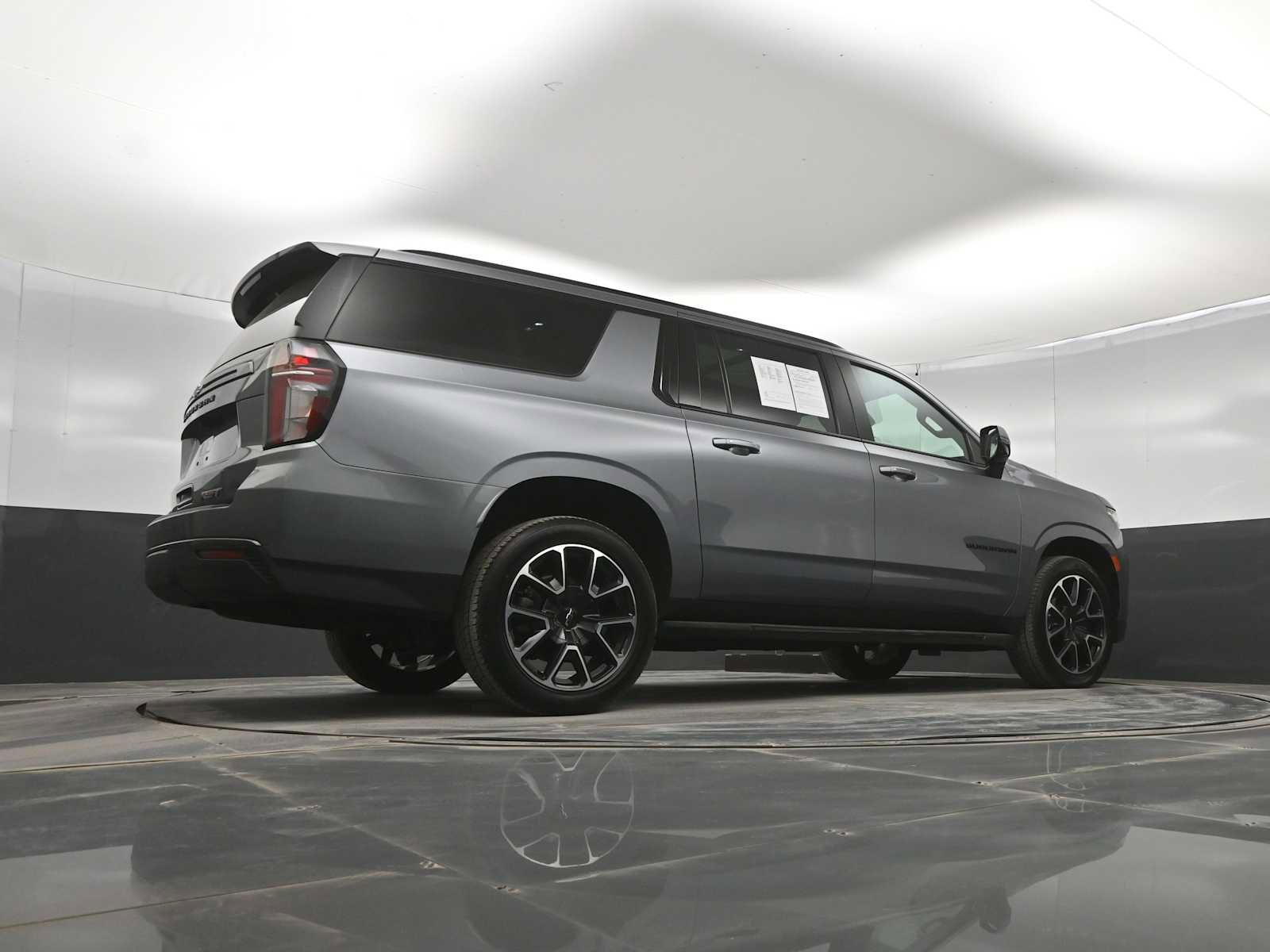 Used 2022 Chevrolet Suburban RST w/ Luxury Package AWD/4WD image 38