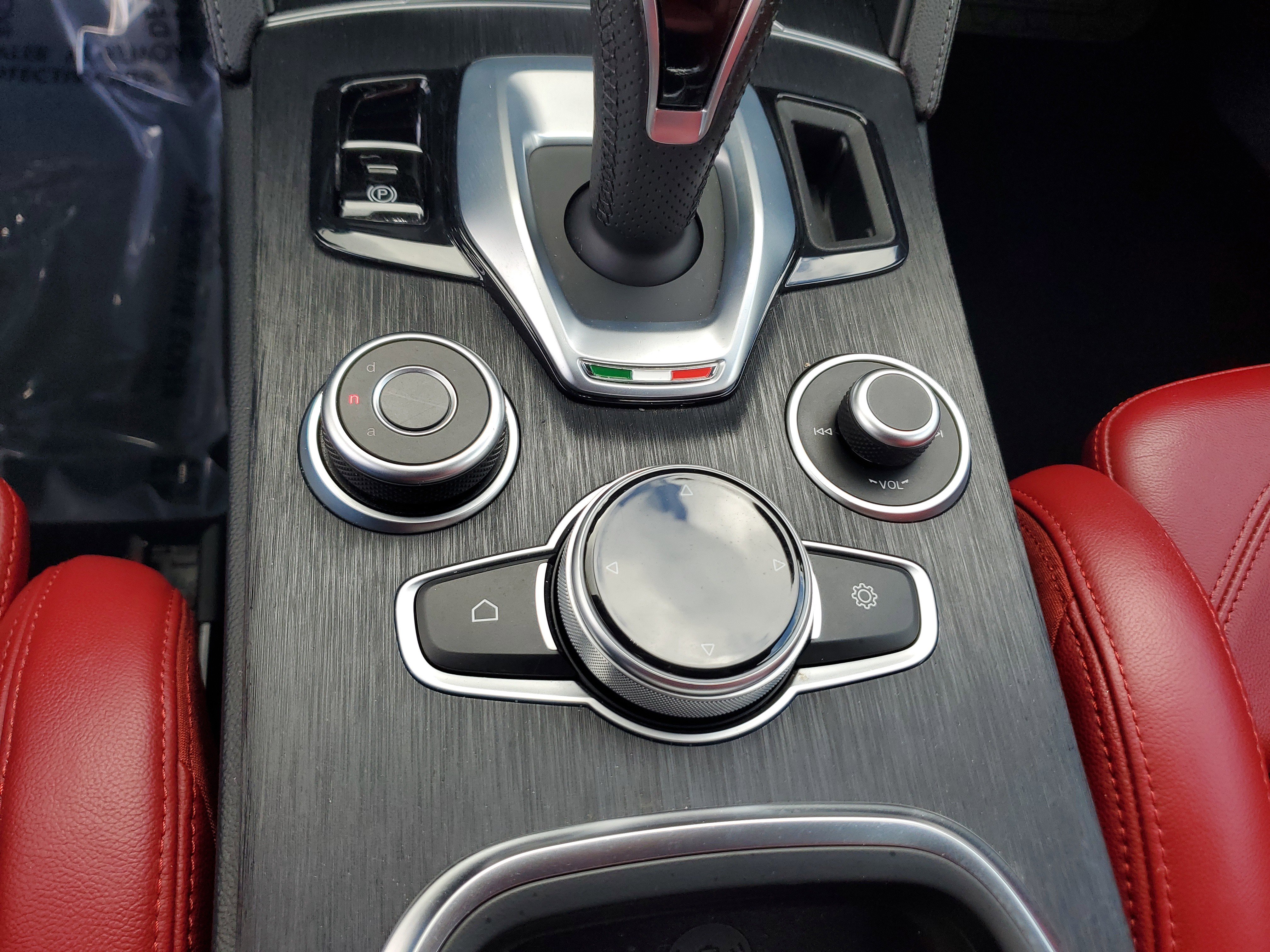 Used 2022 Alfa Romeo Stelvio Sprint image 25