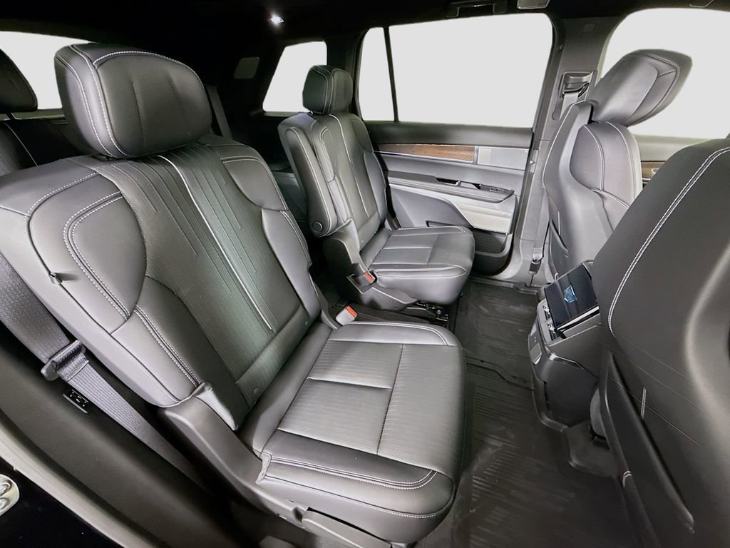 New 2026 Cadillac Vistiq Sport w/ LPO, Floor Liner Package image 29