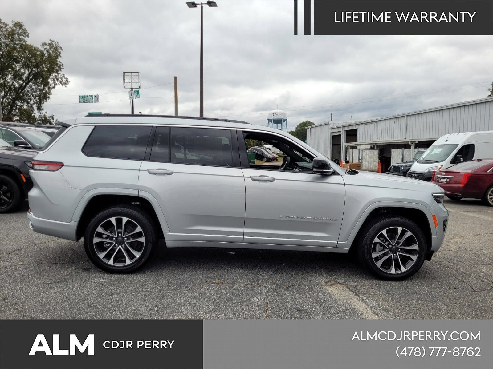 New 2025 Jeep Grand Cherokee L Overland w/ Luxury Tech Group IV AWD/4WD image 16