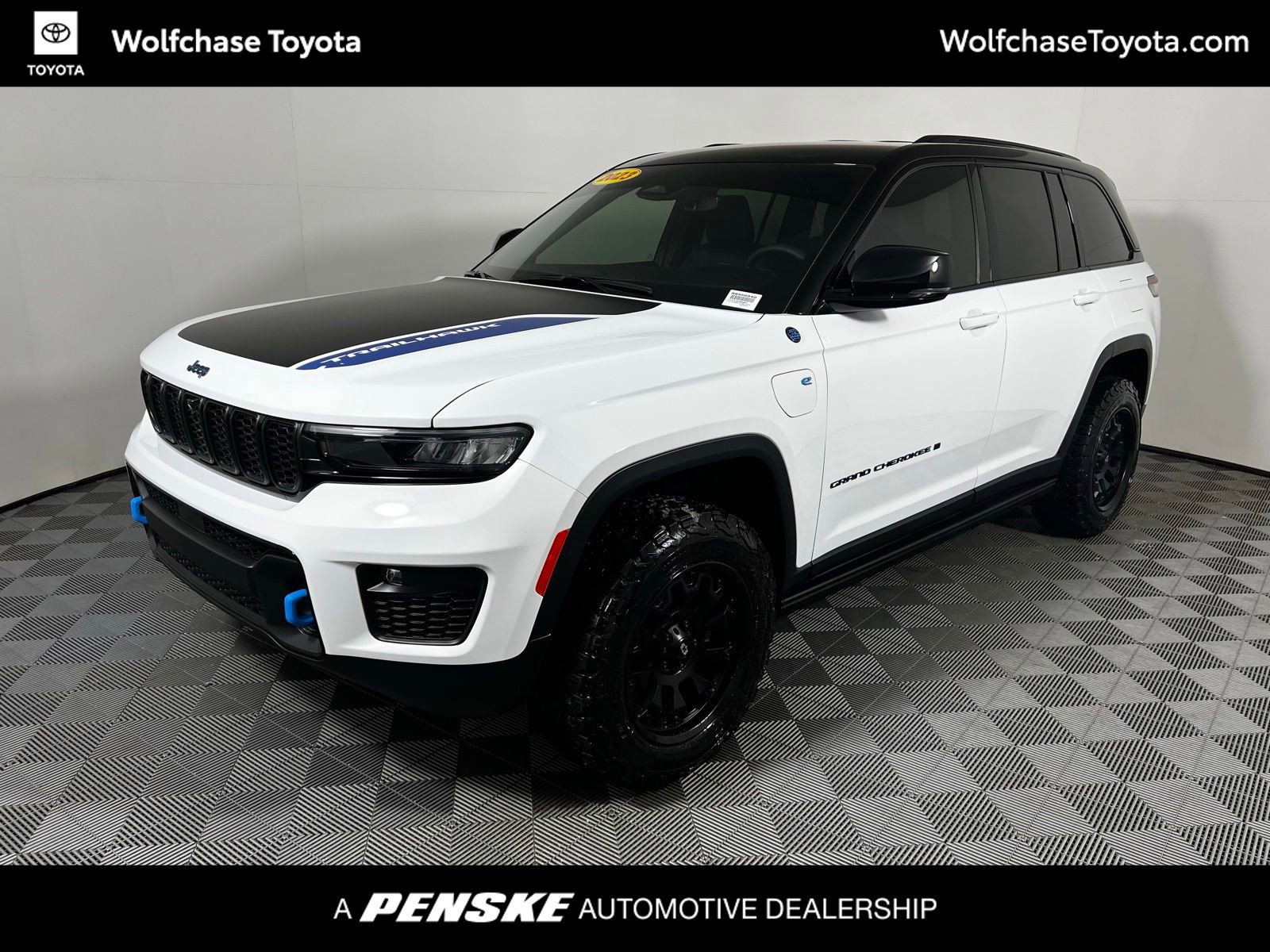 Used 2024 Jeep Grand Cherokee Trailhawk image 1