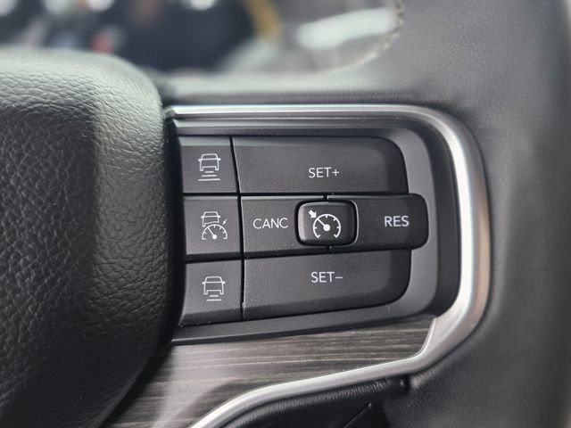 Used 2024 Jeep Wagoneer L Series II w/ Flexible Seating Group RWD image 30