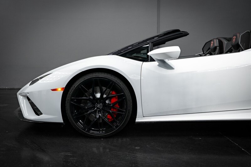 Used 2021 Lamborghini Huracan EVO RWD image 5