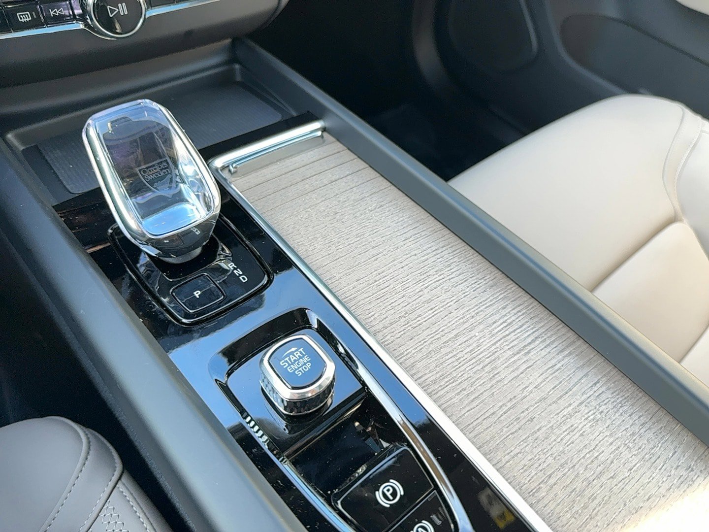 New 2026 Volvo XC60 B5 Core AWD/4WD image 25