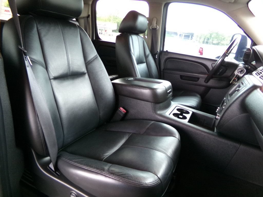 Used 2011 GMC Sierra 3500 SLT w/ SLT Convenience Package AWD/4WD image 17