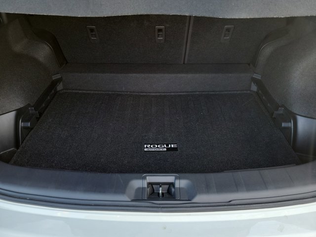 Used 2022 Nissan Rogue Sport S image 9