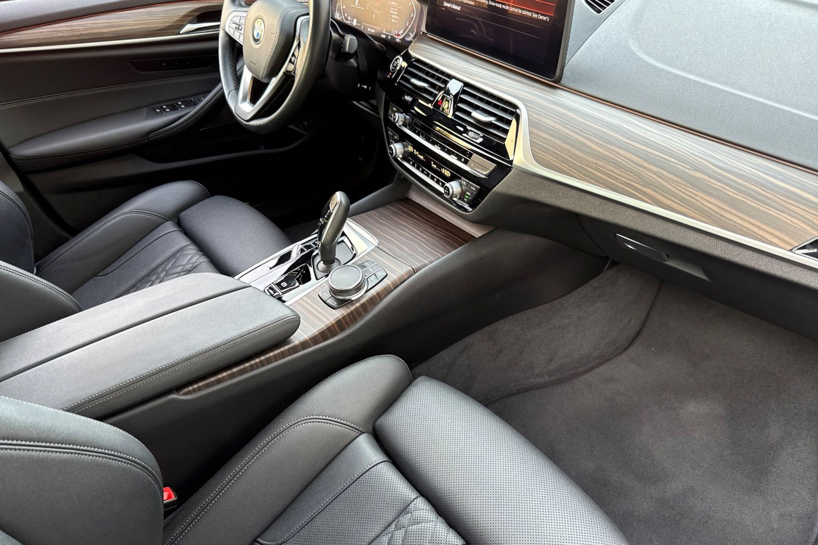 Certified 2023 BMW 530i w/ Premium Package image 19