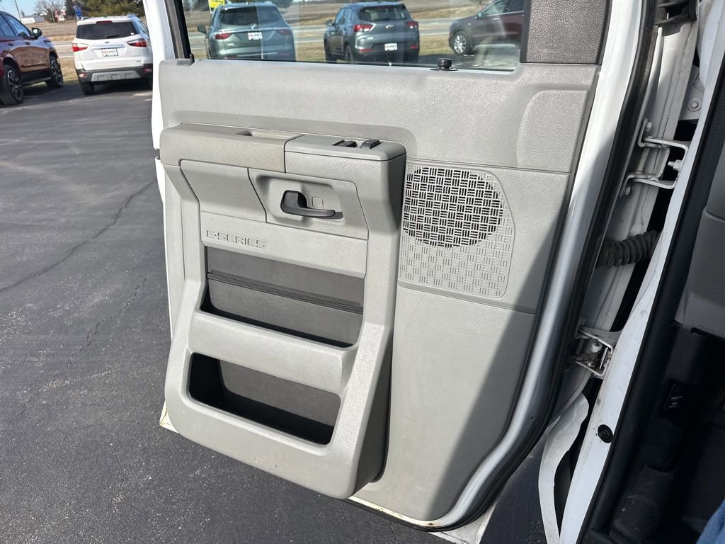 Used 2014 Ford E-250 and Econoline 250 w/ Power Group image 17
