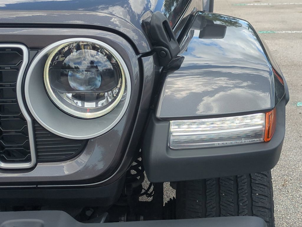 Used 2025 Jeep Wrangler Unlimited Sahara w/ Safety Group AWD/4WD image 11