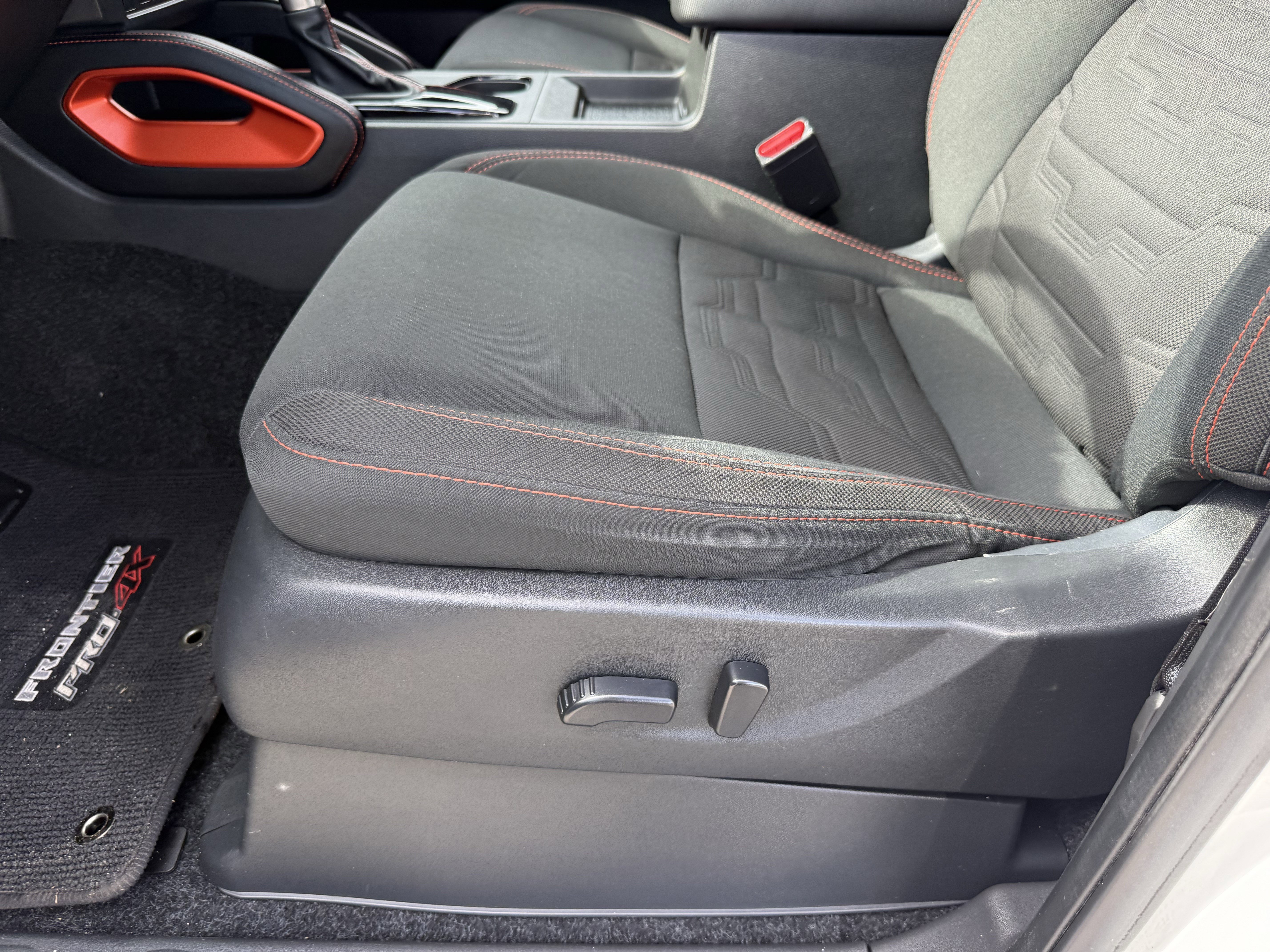 Used 2024 Nissan Frontier PRO-4X image 28