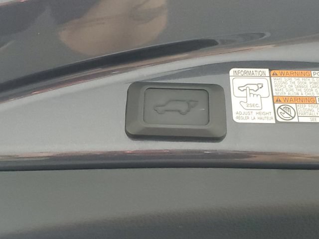 Used 2018 Toyota RAV4 XLE AWD/4WD image 7